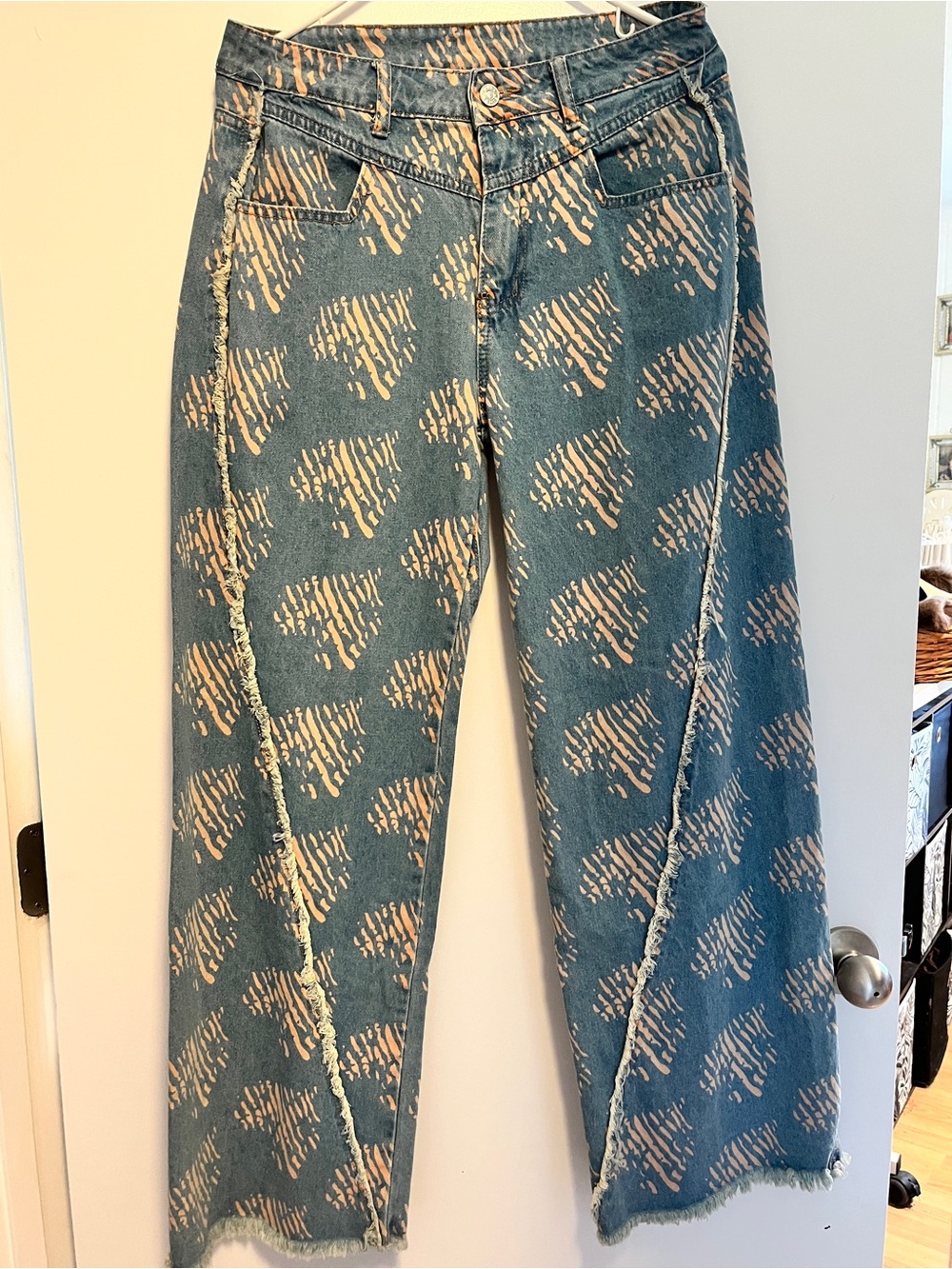 Patterned Wide-leg Jeans